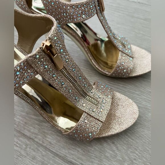 Silver Slipper Zippered Champagne Heels with Rhinestones and Glitter Size 7.5 - Picture 6 of 10